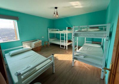 Vista del interior del Albergue para peregrinos Pasiño a Pasiño en Portomarín